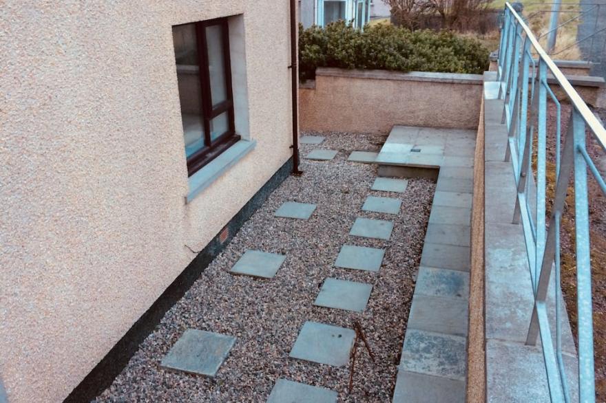 Detached 3 Bedroom cottage 30 minute walk to stornoway town centre