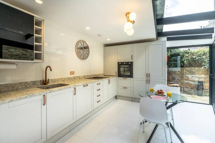 7 Tower Street -  a premium stay that sleeps 8 guests  in 3 bedrooms