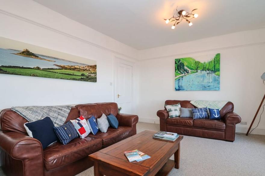 WESTCLIFF, pet friendly, character holiday cottage in Newlyn