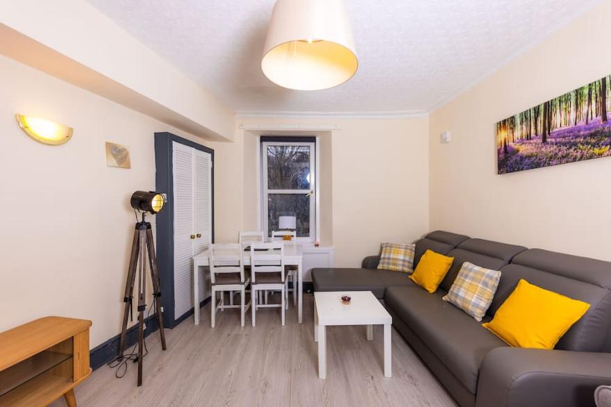 Warm & welcoming City Centre apartment near to Meadows