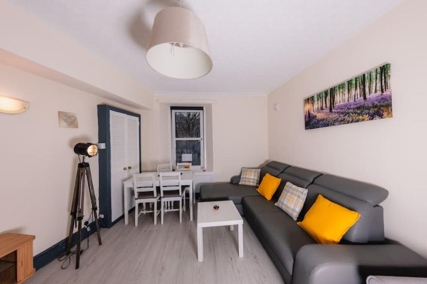 Warm & welcoming City Centre apartment near to Meadows