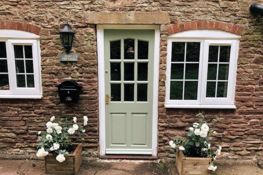 Pump Cottage - Cosy Herefordshire Cottage