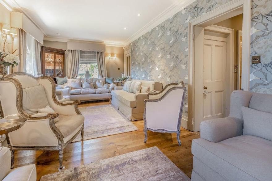8 bedroom accommodation in Horsemans Green