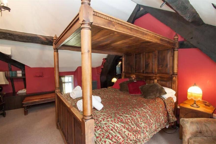 YEW TREE FARM, pet friendly, with hot tub in Coniston