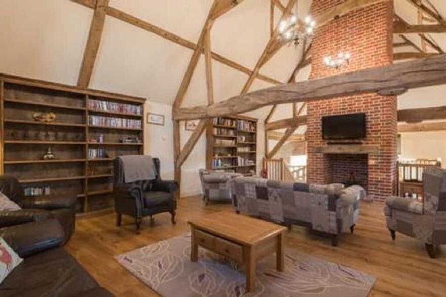 Luxurious Rural Barn with Pool & Hydrotherapy Spa. Miles of unspoilt beaches.