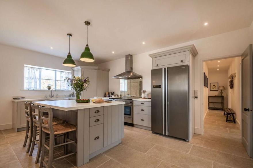 Dog friendly holiday home with superb garden and rural location - Ridge Barn