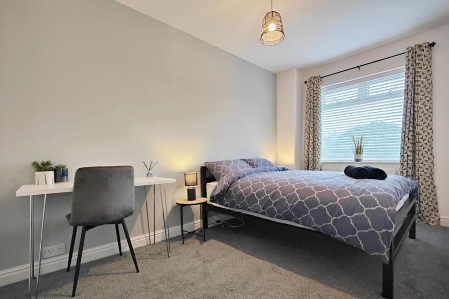 NEW Spacious Townhouse 10 Mins to Manchester City Centre