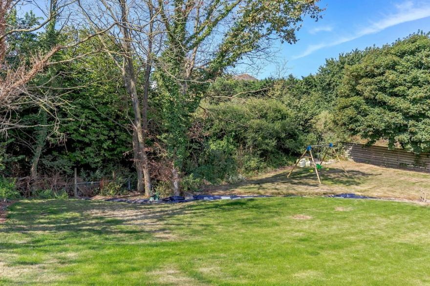 8 HARLYN MEWS, pet friendly, with a garden in Harlyn, Cornwall