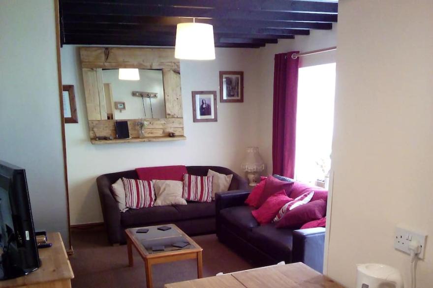 17th Century Self Catering Holiday Cottage by the Harbour