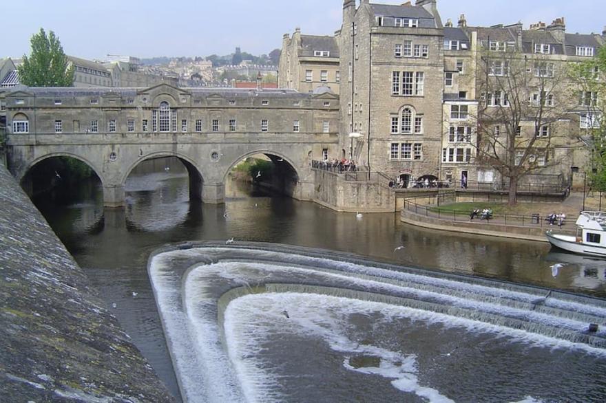 Dog friendly, 4 bedroom self catering in Bath