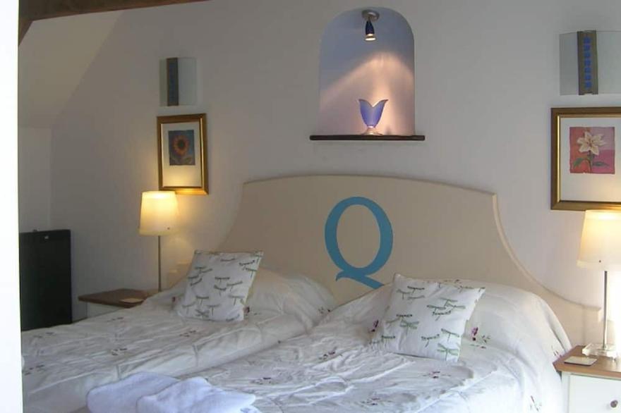 Dog friendly, 4 bedroom self catering in Bath