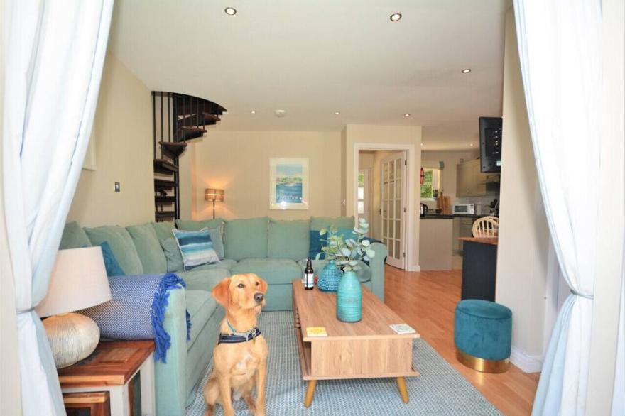 Heylyn - Two Bedroom House, Sleeps 4
