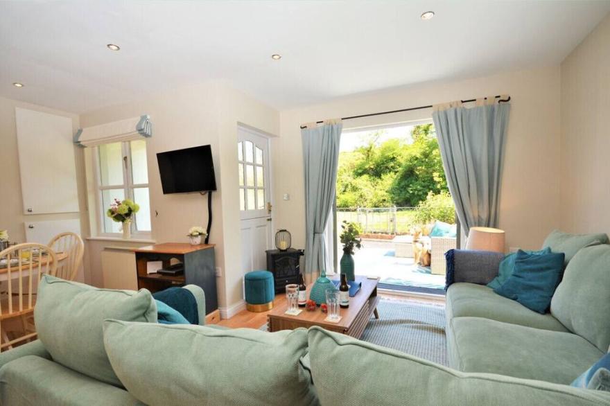 Heylyn - Two Bedroom House, Sleeps 4