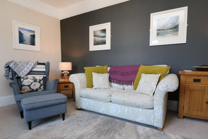 2 EMMA PLACE, pet friendly, with open fire in Bodmin