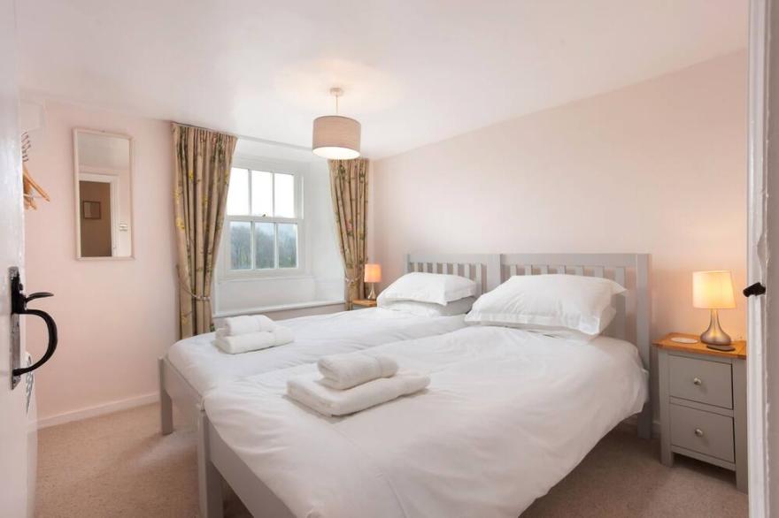Rhubarb Cottage - Two Bedroom House, Sleeps 4