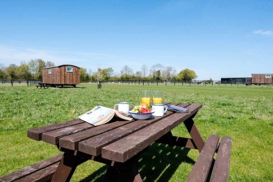 Honeysuckle Farm Hut 2 - Suffolk Farm Holidays