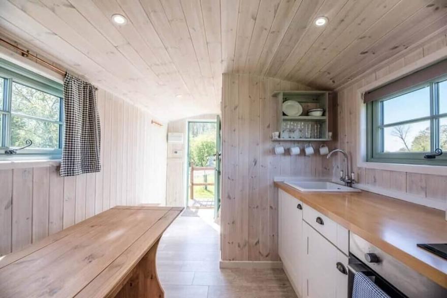 Honeysuckle Farm Hut 2 - Suffolk Farm Holidays