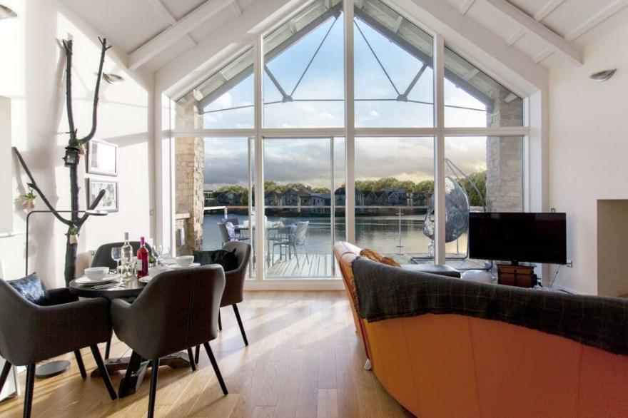 3 Howells Mere Lower Mill Estate/2 bed/2bath/4 and 1 child on Z bed/spa/pools