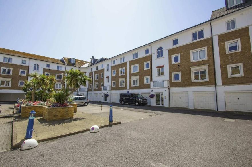Britannia Harbour View | by Brighton Holiday Lets