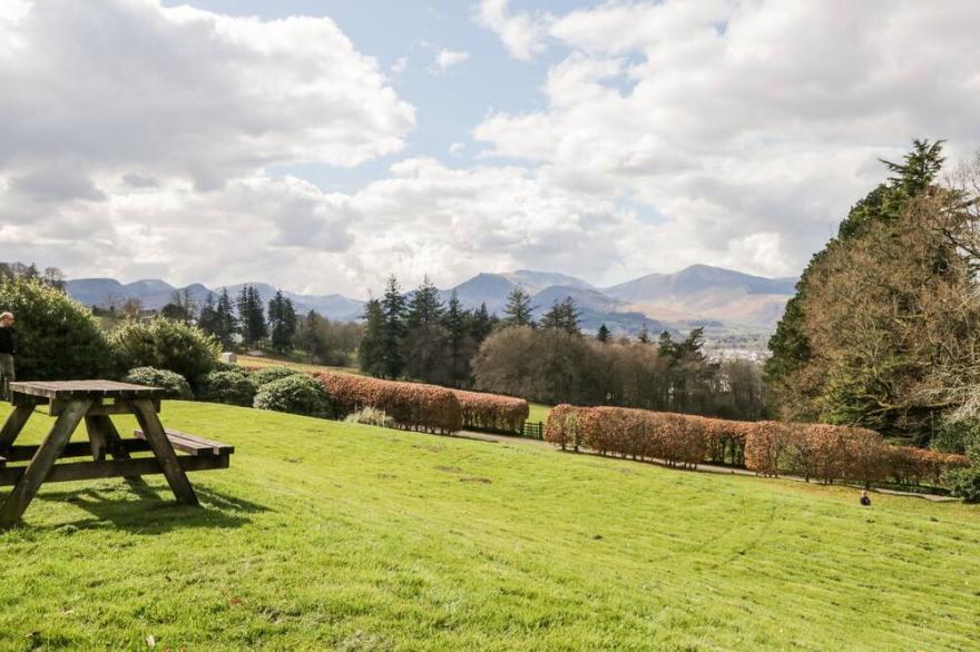 HIGH SPY, country holiday cottage, with a garden in Keswick