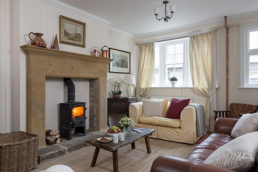 MANOR COTTAGE, pet friendly, character holiday cottage in Whitby