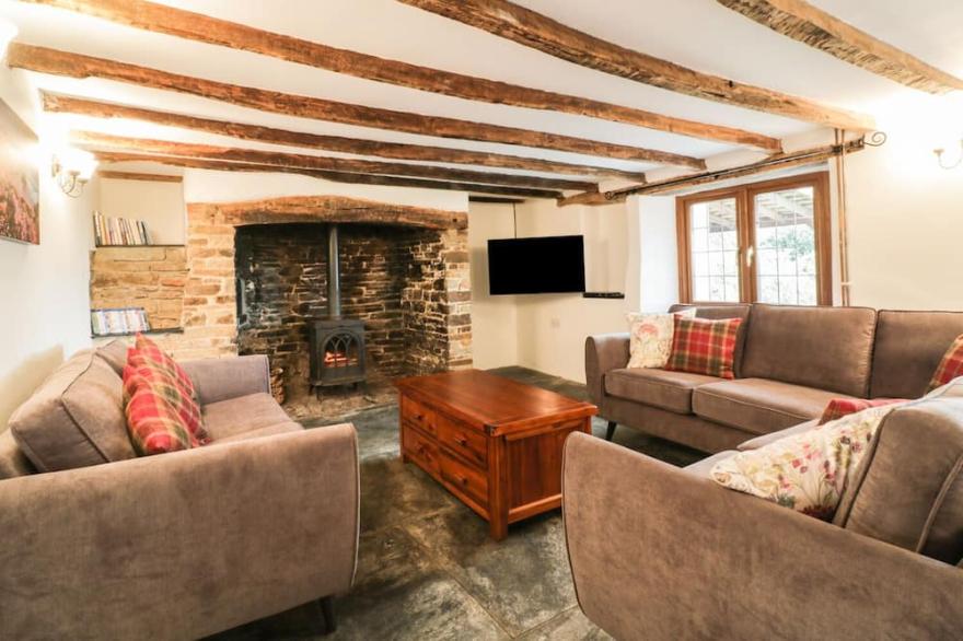 LOWER WEST CURRY FARMHOUSE, pet friendly in Launceston