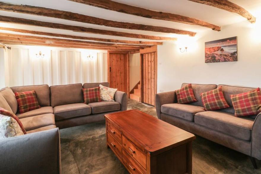 LOWER WEST CURRY FARMHOUSE, pet friendly in Launceston