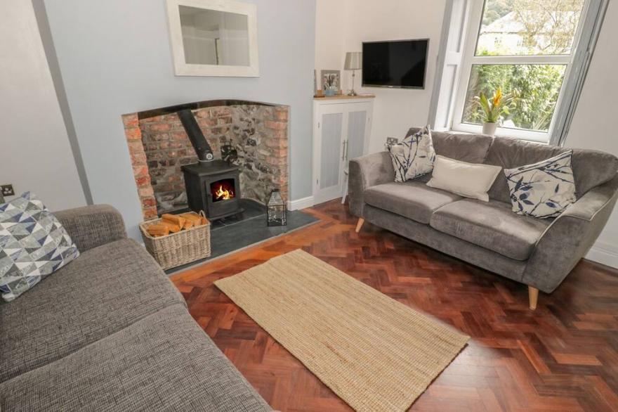 CAE BACH, pet friendly, with open fire in Dwygyfylchi