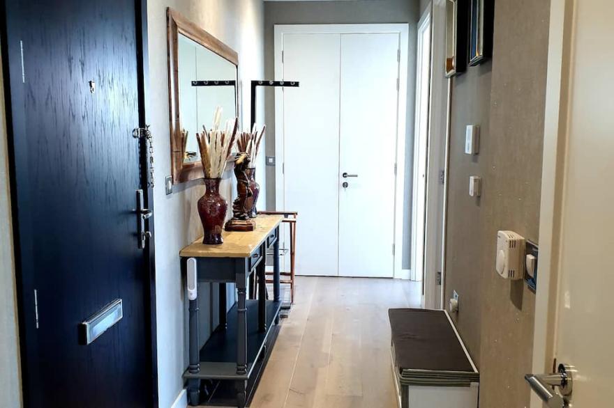 Amazing sub-penthouse on the Heart of Stratford .Host of Olympics games 2012 .