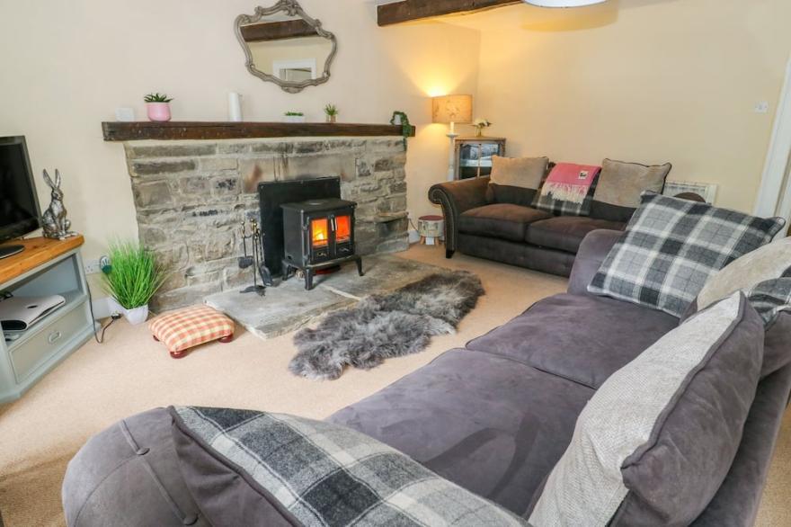 CHURCH FARM COTTAGE, family friendly, with open fire in Buckden