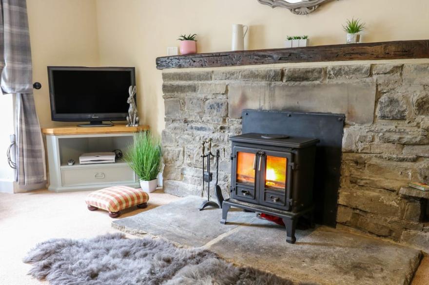 CHURCH FARM COTTAGE, family friendly, with open fire in Buckden