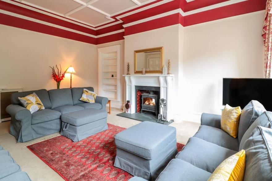 STONELEIGH, pet friendly, with a garden in Bideford