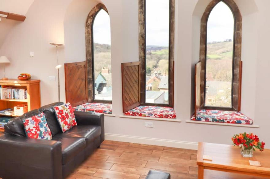 CHAPEL-ON-THE-HILL, family friendly, with a garden in Grosmont