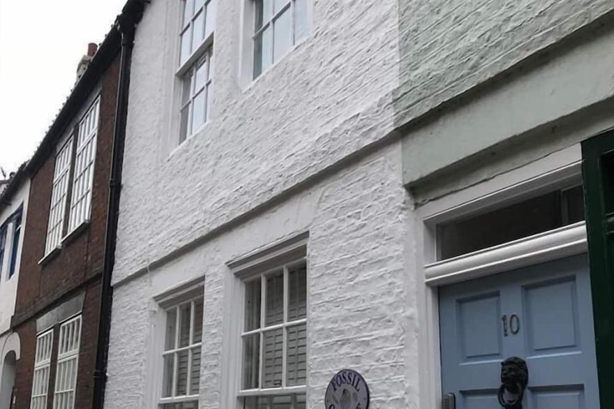 FOSSIL COTTAGE, pet friendly, with open fire in Whitby