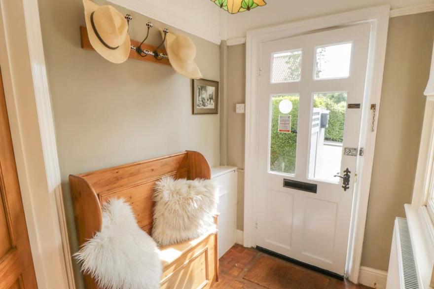 ARDEN HOUSE, pet friendly, with open fire in Whitby
