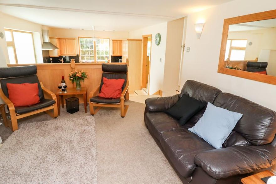 DAMSON COTTAGE, family friendly, with a garden in Whitby