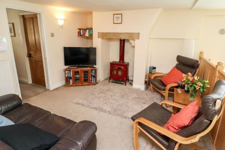 DAMSON COTTAGE, family friendly, with a garden in Whitby