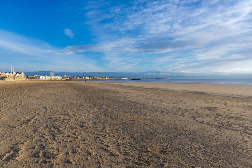 BELVEDERE HOUSE, family friendly, with a garden in Bridlington