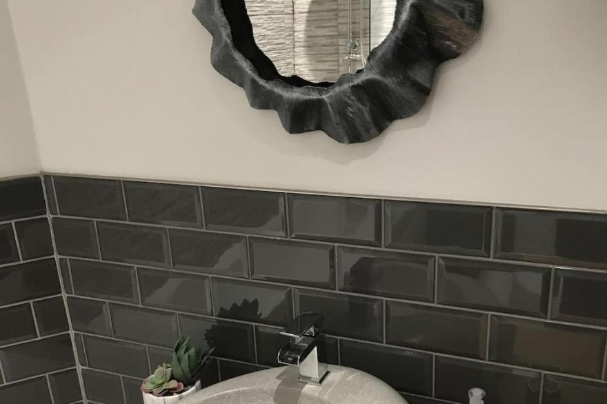 Deluxe Cottage-Private Bathroom-Street View-North Lodge 2