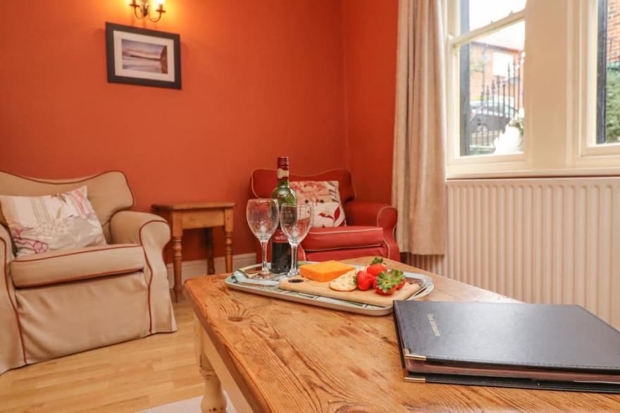 WEST END HOUSE, pet friendly, with a garden in Whitby