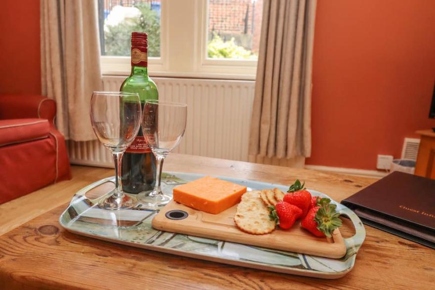 WEST END HOUSE, pet friendly, with a garden in Whitby