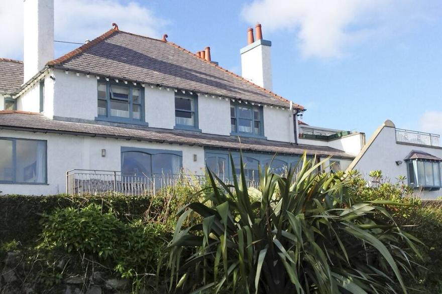 ANGORFA, pet friendly, country holiday cottage in Cemaes Bay