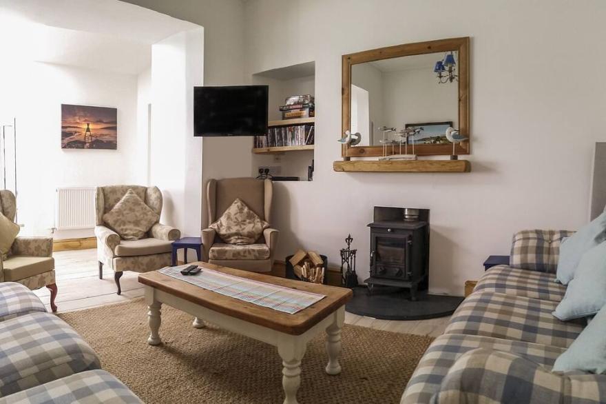 ANGORFA, pet friendly, country holiday cottage in Cemaes Bay