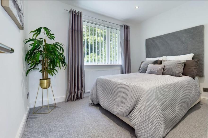 Stunning and spacious 2 - bedroom house with a family feel