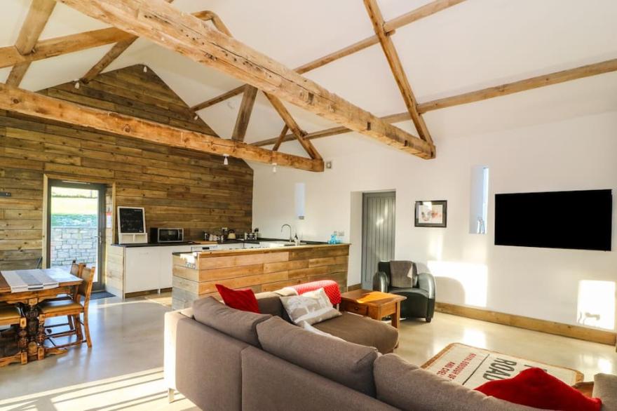 BONNIE BARN, family friendly, with a garden in Usk