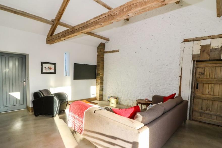 BONNIE BARN, family friendly, with a garden in Usk