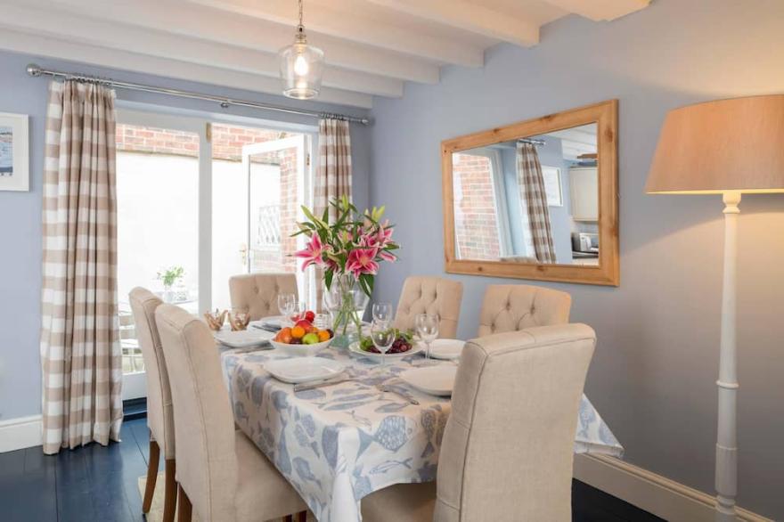 ADVENTURE COTTAGE, family friendly, country holiday cottage in Whitby