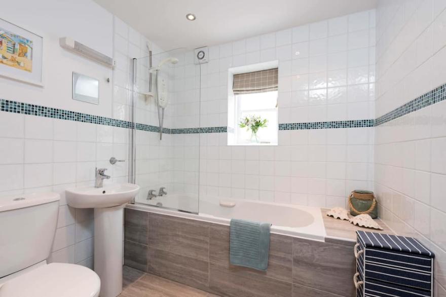 ADVENTURE COTTAGE, family friendly, country holiday cottage in Whitby