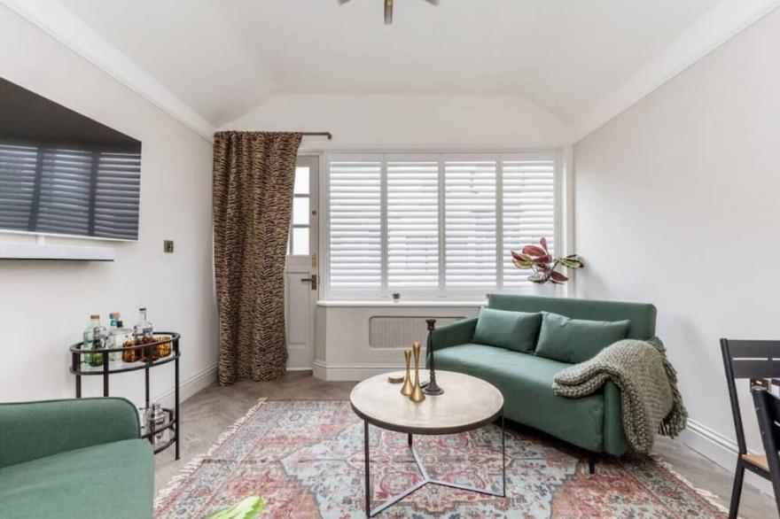 The Oak Rooms - Stylish & Luxurious Stay in Sussex