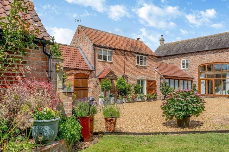 Paddock Cottage - Romantic Bolthole in Rural Idyll